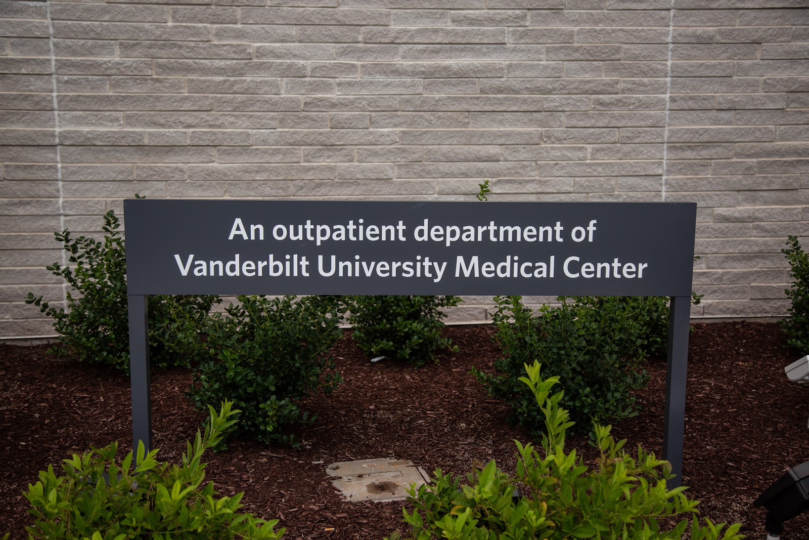 VOS-EXTERIOR-SIGNAGE-Product Image 1