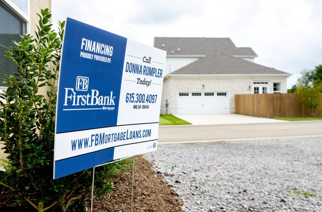 4 Ways Real Estate Signs Can Support Your Digital Marketing Strategy